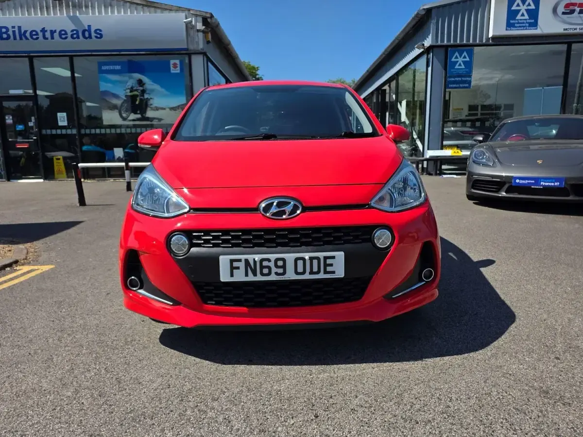 Used Hyundai i10 Premium 87 HP (63 kW) 2019 Red Hatchback