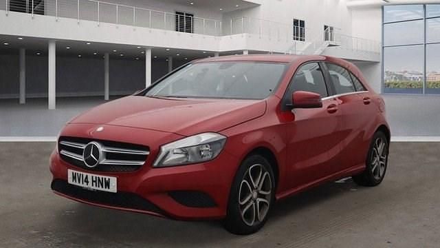Used Mercedes A180 122 HP (89 kW) 2014 Red Hatchback