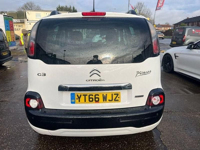 Used Citroën C3 Picasso Platinum 100 HP (73 kW) 2016 White MPV