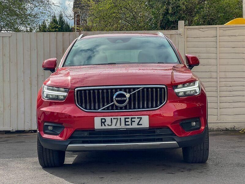 Used Volvo XC40 Inscription 262 HP (192 kW) 2021 Red SUV