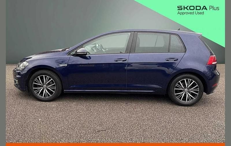 Used VW Golf VII SE 128 HP (94 kW) 2017 Blue Hatchback