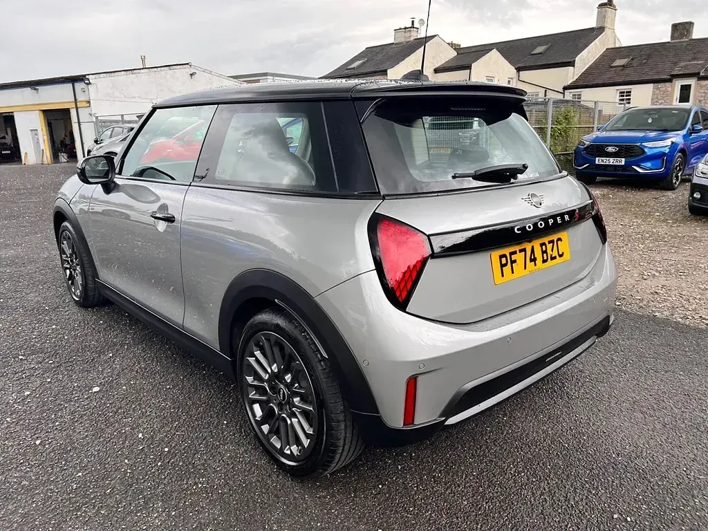 Used Mini Cooper Classic 204 HP (150 kW) 2024 Silver Hatchback