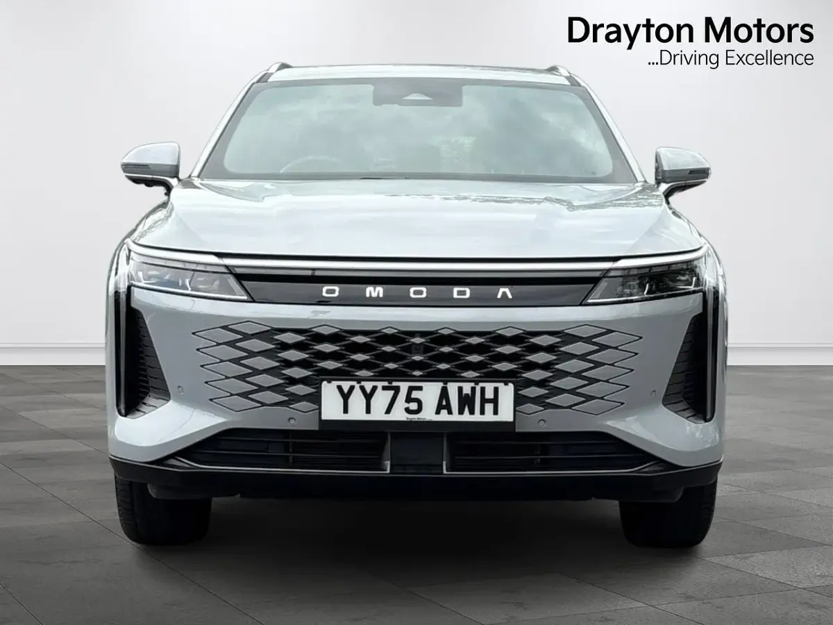 Used Omoda 9 63 HP (46 kW) 2025 Grey SUV