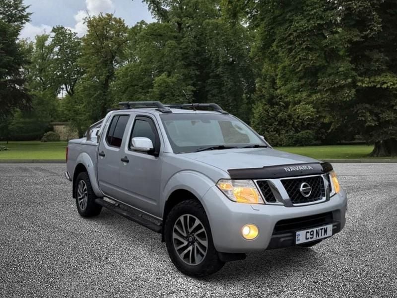 Usado Nissan Navara Tekna 190 HP (139 kW) 2011 Prateado Pickup