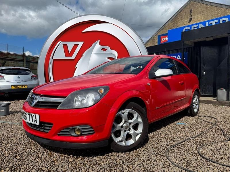 Red Used 2006 Vauxhall Astra Hatchback | £1,295 (Fair price) - Image 1/4