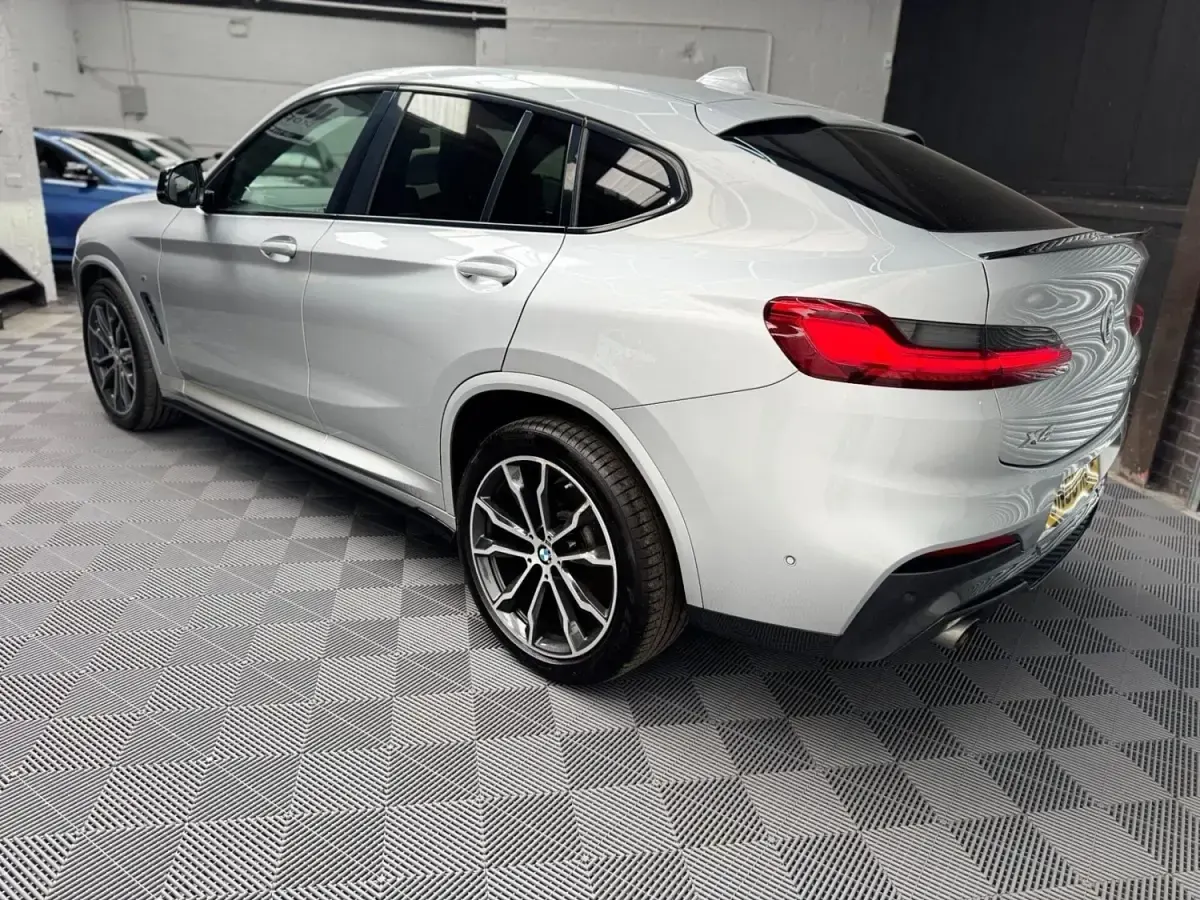 Käytetty BMW X4 M Sport 2019 Hopea Katumaasturi