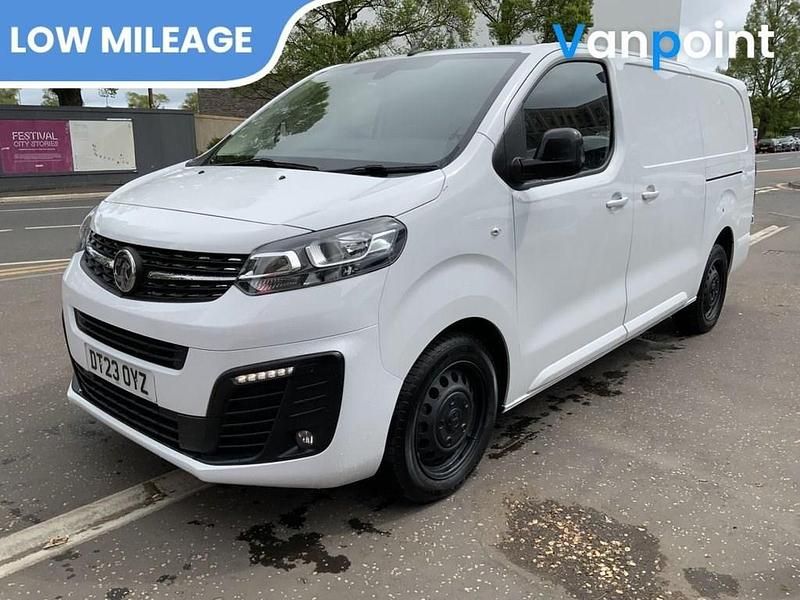 Used Vauxhall Vivaro S 100 HP (73 kW) 2023 White MPV