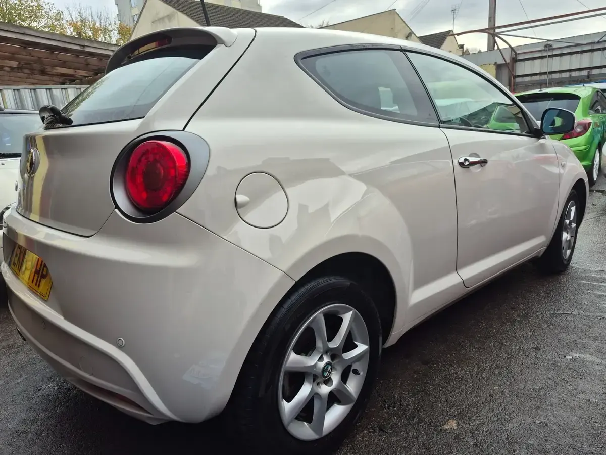 Used Alfa Romeo MiTo Progression 105 HP (77 kW) 2016 White Hatchback