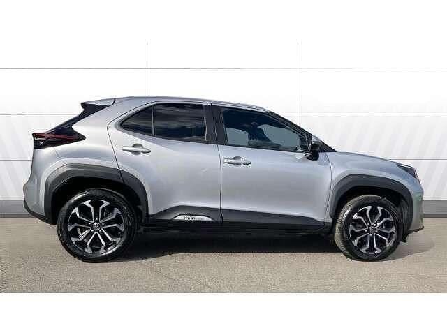 Used Toyota Yaris Cross Design 113 HP (83 kW) 2022 Silver SUV