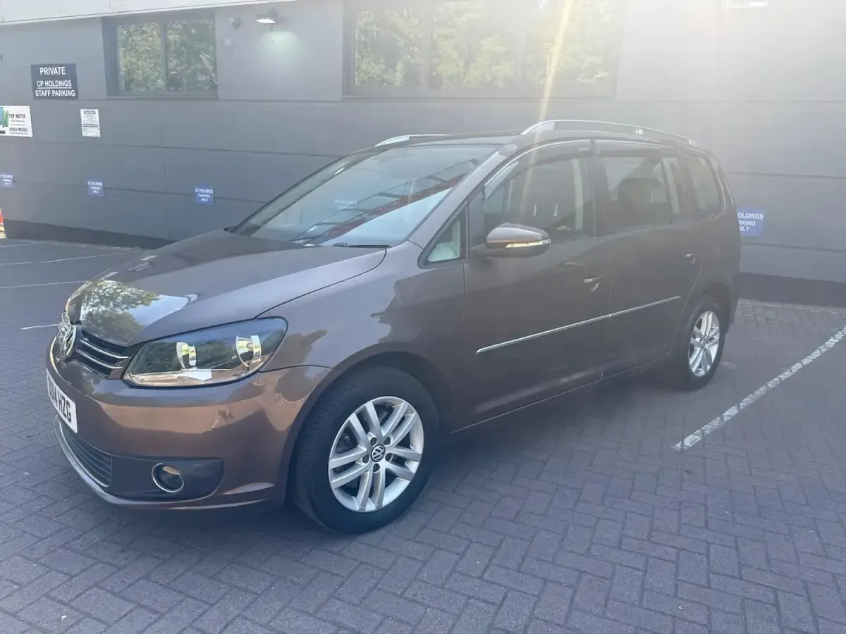 Used VW Touran SE 140 HP (102 kW) 2025 Brown MPV