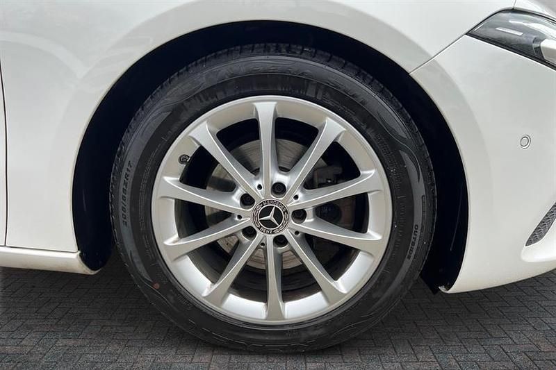 Used Mercedes A180 Executive 116 HP (85 kW) 2019 Polar white Hatchback