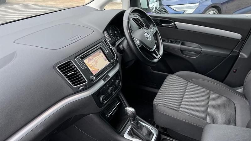 Used VW Sharan SE 150 HP (110 kW) 2021 Pure white MPV