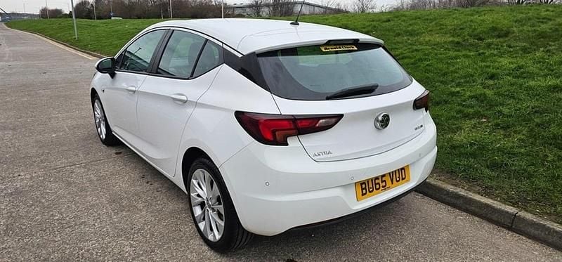 Used Vauxhall Astra Design Edition 2016 White Hatchback