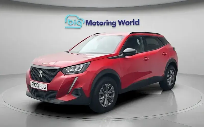 Used Peugeot 2008 Active+ 101 HP (74 kW) 2023 Red SUV