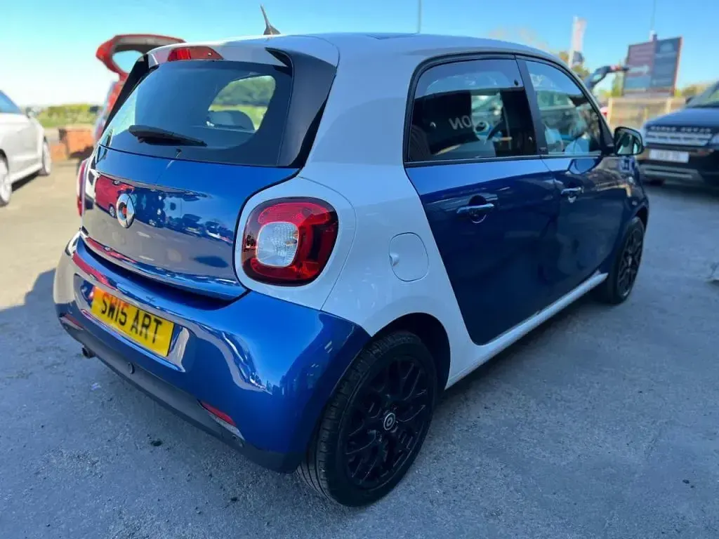Used Smart ForFour Premium 90 HP (66 kW) 2015 Blue Hatchback