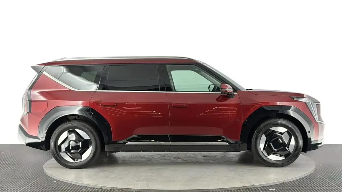 Used Kia EV9 Air 149 kW (203 HP) 2024 Red SUV