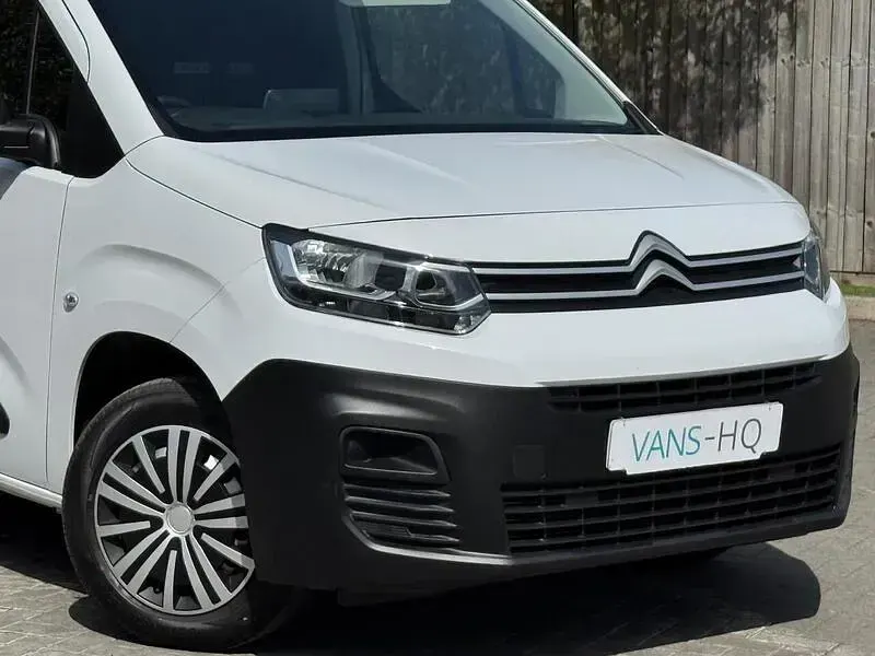 Used Citroën Berlingo 2023 Icy white MPV