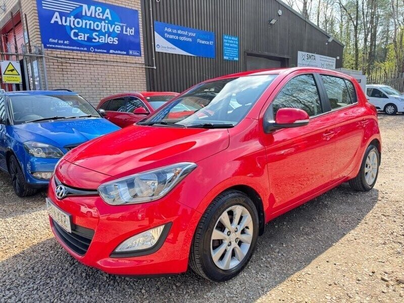 Red Used 2014 Hyundai i20 Active Hatchback | £3,995 (Fair price) - Image 1/4