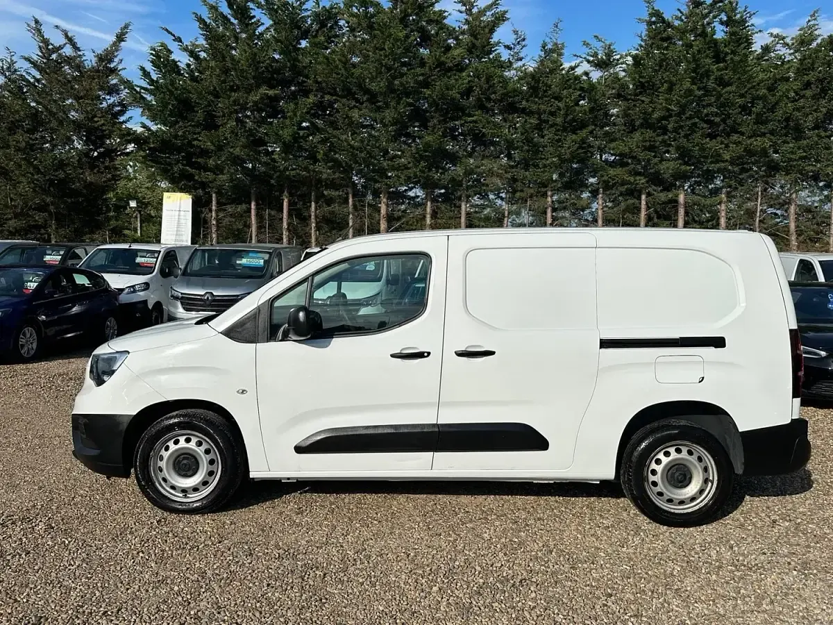 Used Vauxhall Combo 100 HP (73 kW) 2021 White MPV