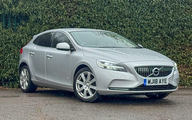 Usado Volvo V40 Inscription 152 HP (111 kW) 2018 Prateado Citadino