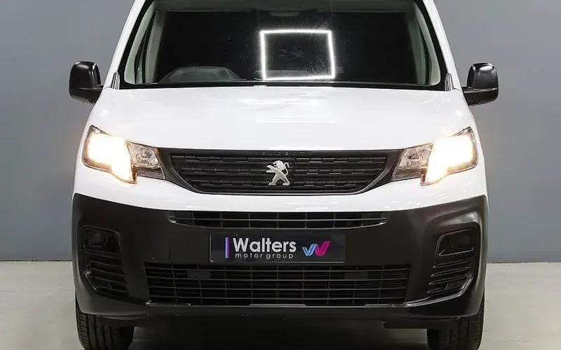 Used Peugeot Partner Premium 131 HP (96 kW) 2023 MPV