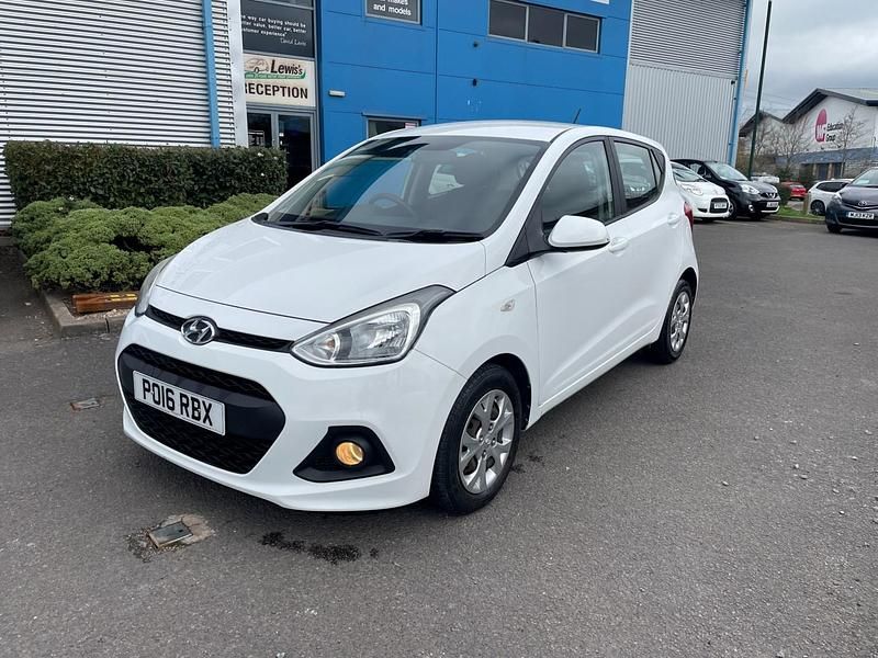 White Used 2023 Hyundai i10 SE Hatchback | £7,600 (Super price) - Image 1/4