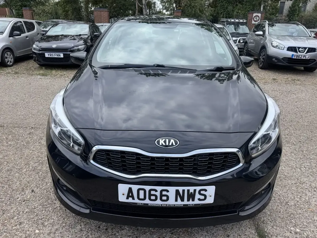 Used Kia Ceed 89 HP (65 kW) 2016 Black Hatchback