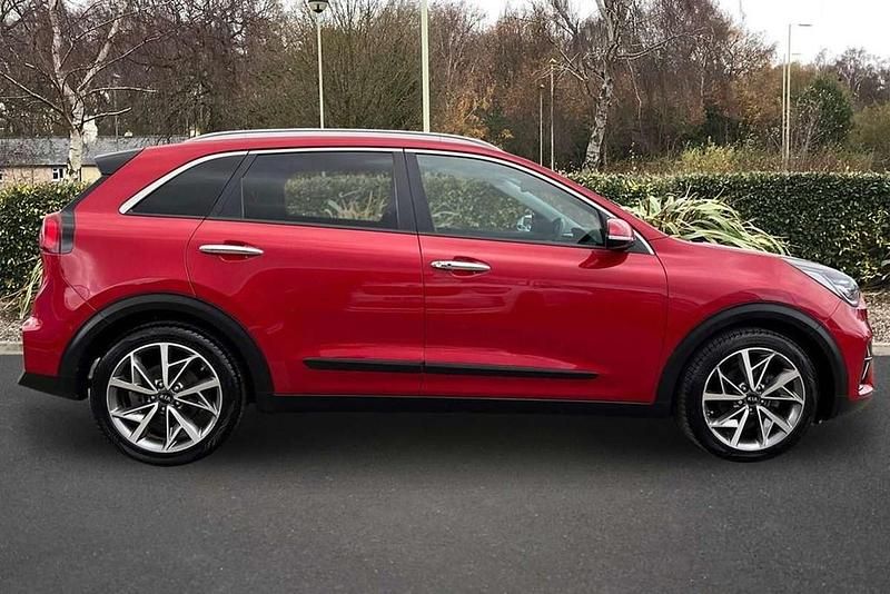 Gebraucht Kia Niro 141 PS (103 kW) 2021 Rot SUV