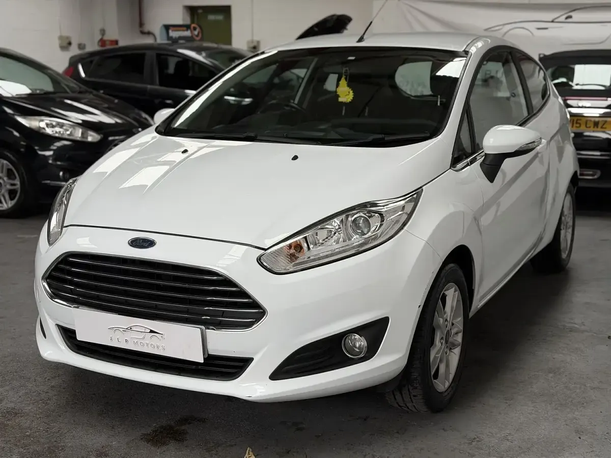 Used Ford Fiesta Zetec 2015 White Hatchback