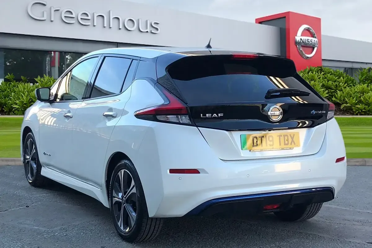 Used Nissan Leaf Tekna 110 kW (150 HP) 2019 White Hatchback