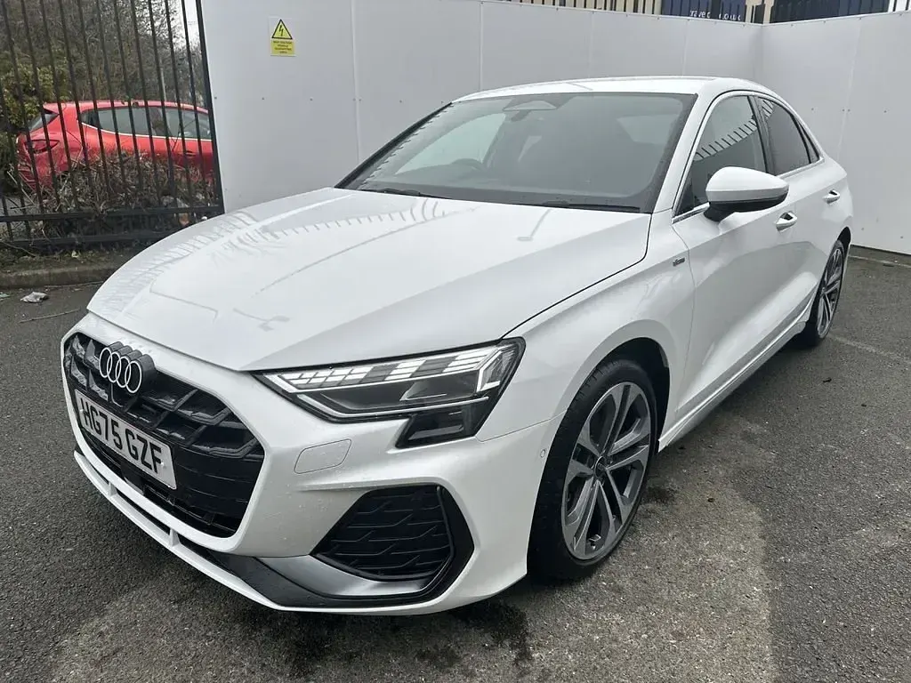Usado Audi A3 S-Line 150 HP (110 kW) 2025 Branco Sedan