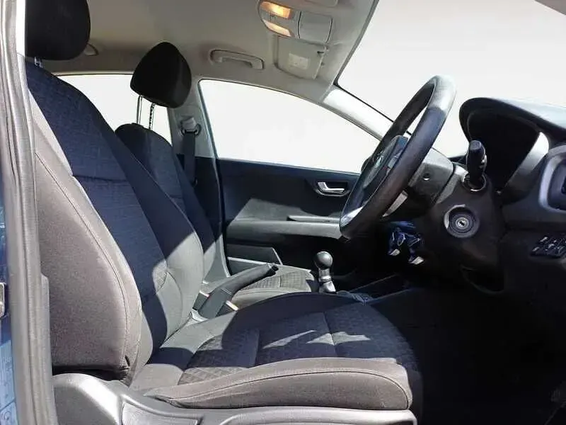 Usado Kia Rio 84 HP (61 kW) 2020 Azul Citadino