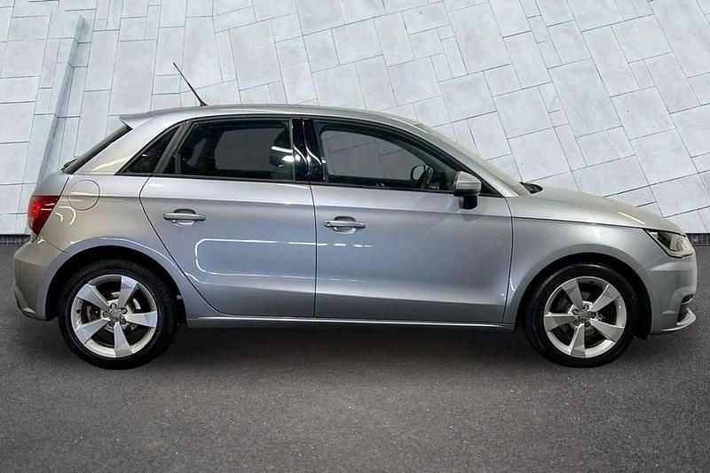 Usado Audi A1 Sport 94 HP (69 kW) 2018 Prateado Citadino