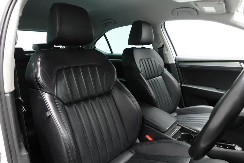 Used Skoda Superb SE L Executive 272 HP (200 kW) 2019 White Hatchback