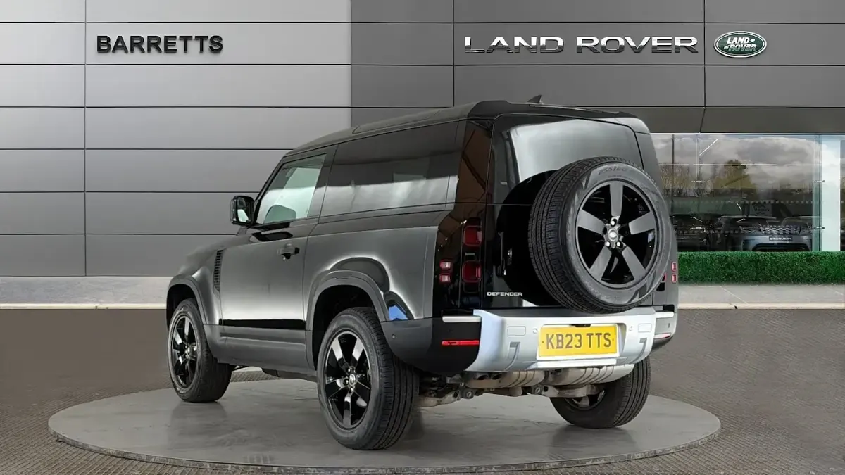 Used Land Rover Defender HSE 250 HP (183 kW) 2023 Black SUV