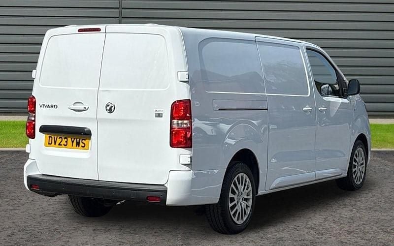 Used Vauxhall Vivaro S 101 HP (74 kW) 2023 White MPV