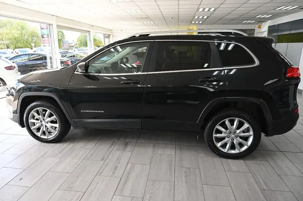 Used Jeep Cherokee Limited 200 HP (147 kW) 2016 Black SUV