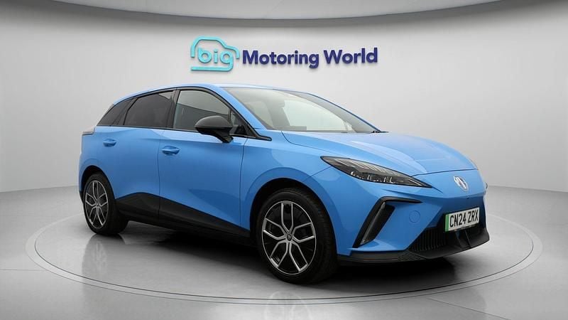 Blue Used 2024 MG MG4 EV Trophy Hatchback | £16,900 (Fair price) - Image 1/4