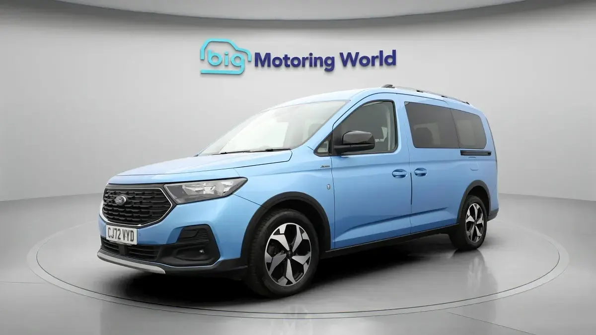 Used Ford Grand Tourneo Connect Active 122 HP (89 kW) 2023 Blue MPV