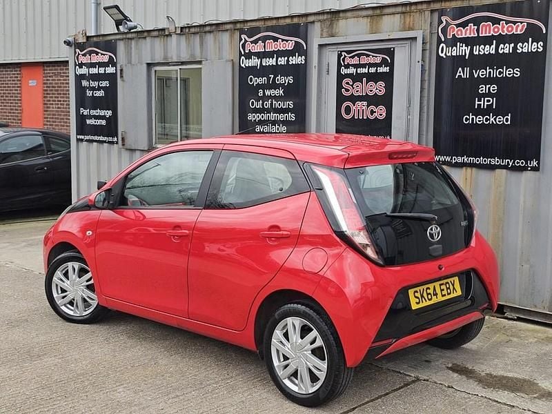 Usado Toyota Aygo x-press 2014 Vermelho Citadino