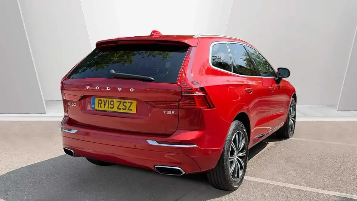 Used Volvo XC60 Inscription 247 HP (181 kW) 2019 Red SUV