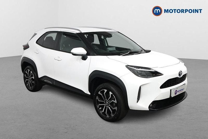 White Used 2022 Toyota Yaris Hybrid Design Estate | £19,999 (Good price) - Image 1/4