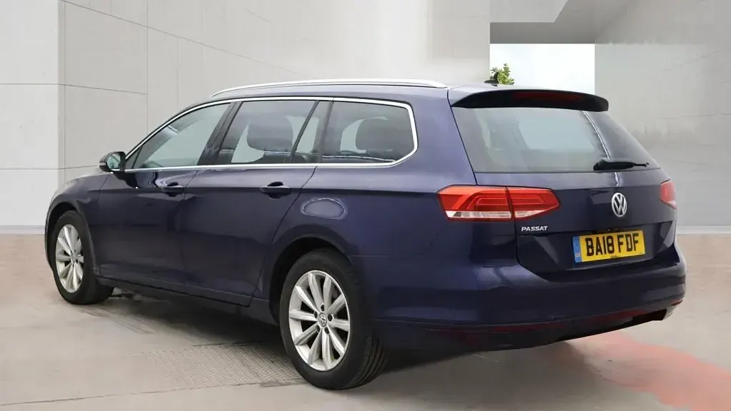 Used VW Passat Business 120 HP (88 kW) 2018 Atlantic blue Estate