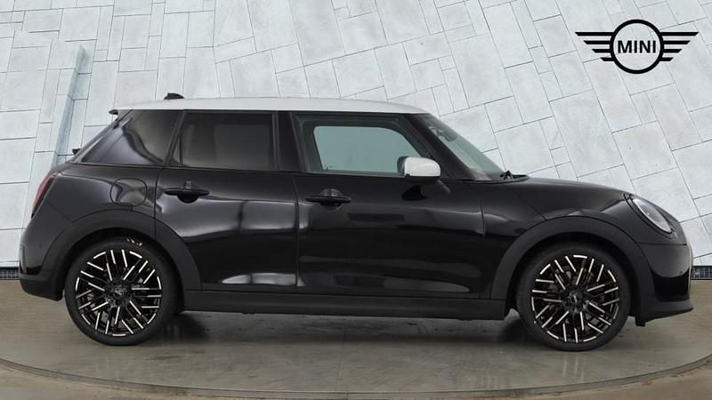 Used Mini Cooper Hatch 113 kW (154 HP) 2025 Black Hatchback