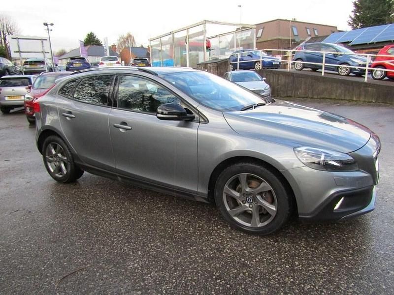 Usado Volvo V40 115 HP (84 kW) 2015 Cinzento Citadino