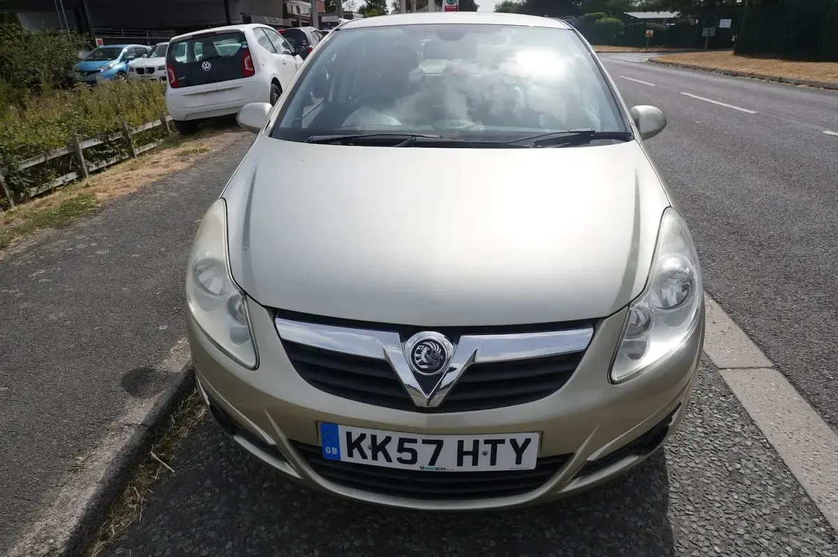 Used Vauxhall Corsa Design Edition 89 HP (65 kW) 2008 Gold Hatchback