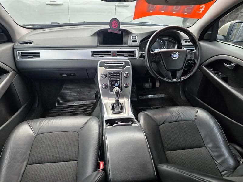 Used Volvo V70 SE 2017 Gold Estate