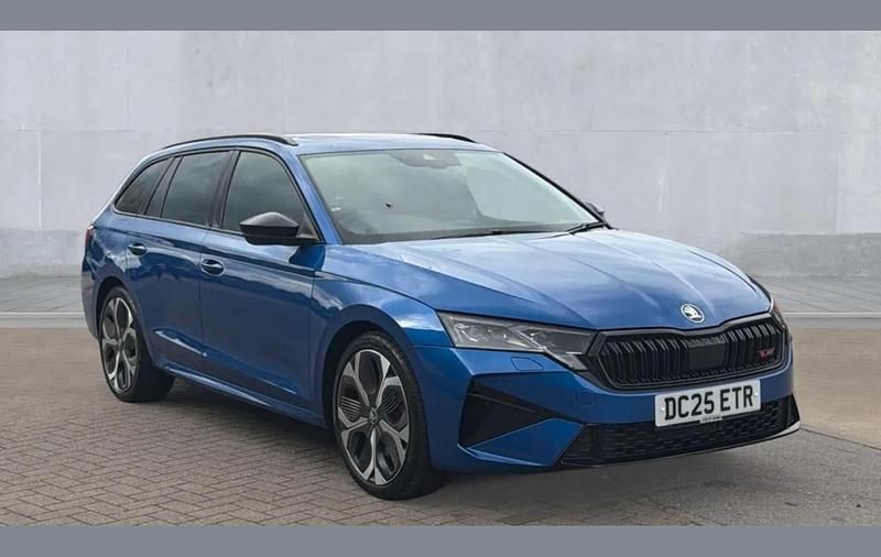 Used Skoda Octavia vRS 265 HP (194 kW) 2025 Blue Estate