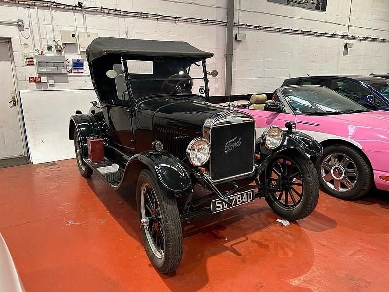 Black Used 1999 Ford T Estate | £19,995 - Image 1/4