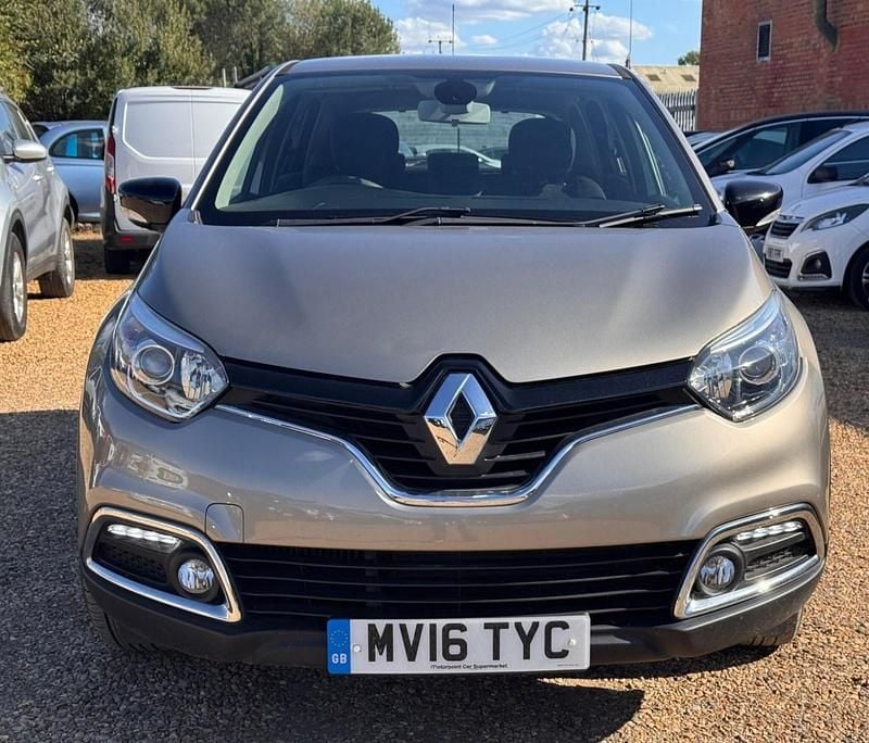 Used Renault Captur Expression+ 90 HP (66 kW) 2016 Beige SUV